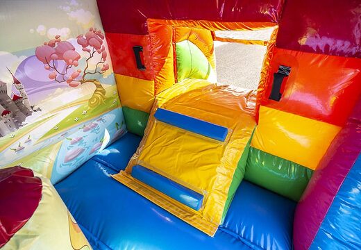 Commandez un mini château gonflable multifun couvert pour les enfants sur le thème de la licorne arc-en-ciel. Achetez des châteaux gonflables chez JB Gonflables France en ligne