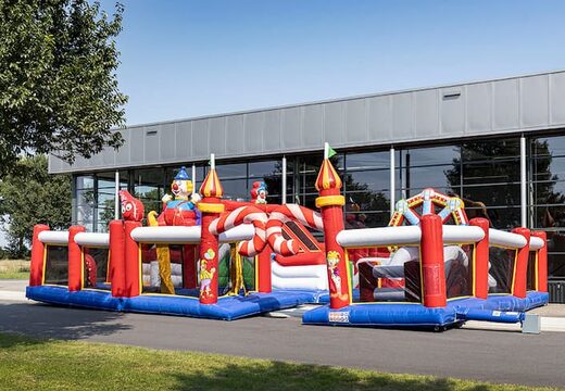 Commandez un parc gonflable coloré sur le thème du cirque pour les enfants. Achetez des aire de jeux gonflable en ligne chez JB Gonflables France