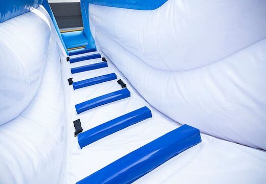 Commandez un parc gonflable dans le thème Frozen avec plusieurs toboggans et toutes sortes d'obstacles amusants avec des imprimés pour les enfants. Achetez des aire de jeux gonflable en ligne chez JB Gonflables France