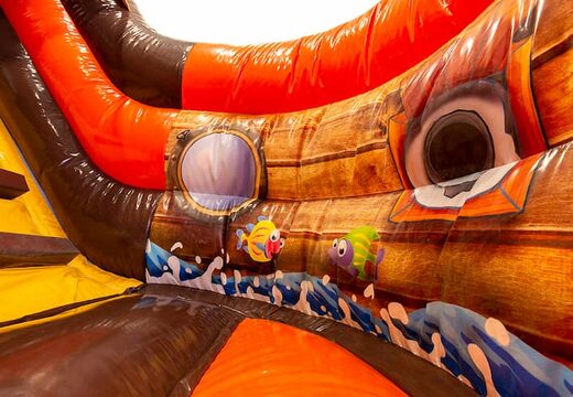 Commandez un grand château gonflable géant multijoueur ouvert avec toboggan sur le thème des pirates funcity pour les enfants. Achetez des château gonflable XXL en ligne chez JB Gonflables France