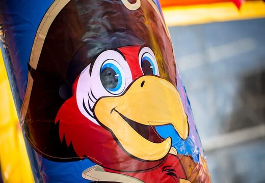 Château gonflable géant pirate d'intérieur multijoueur avec toboggan pour enfants. Commandez des château gonflable XXL en ligne chez JB Gonflables France