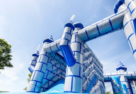 Commandez un château gonflable géant d'intérieur avec un toboggan pour les enfants. Achetez des super châteaux gonflables en ligne chez JB Gonflables France