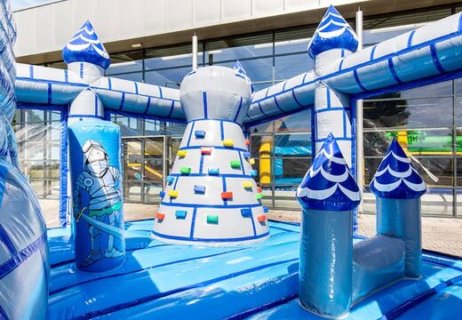 Commandez un château gonflable XXL dans un thème de château avec un toboggan pour les enfants. Commandez des super châteaux gonflables en ligne chez JB Gonflables France