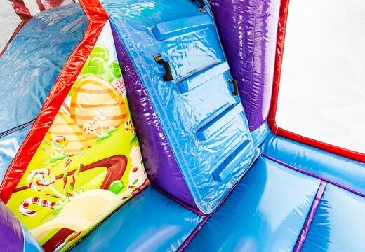 Château gonflable géant Multiplay XXL Candyland au design unique, un toboggan et des objets 3D pour les enfants. Achetez des super châteaux gonflables en ligne chez JB Gonflables France