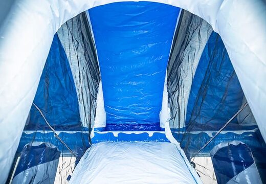 Château gonflable géant de glace gonflable multijoueur avec un toboggan au milieu et des objets 3D pour les enfants. Commandez des super châteaux gonflables en ligne chez JB Gonflables France