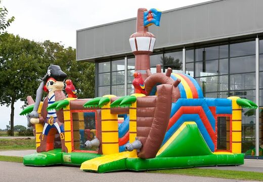 Château gonflable géant multijoueur d'intérieur bateau pirate XXL au design unique, un toboggan et des objets 3D pour les enfants. Commandez des super châteaux gonflables en ligne chez JB Gonflables France