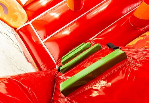 Château gonflable géant multi-jeux de pompiers d'intérieur au design unique avec deux entrées, un toboggan au milieu et des objets 3D à commander pour les enfants. Achetez des super châteaux gonflables en ligne chez JB Gonflables France