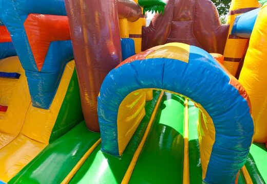 Mini château gonflable multijoueur sur le thème du bateau pirate pour les enfants. Commandez des petit château gonflable avec toboggan en ligne chez JB Gonflables France