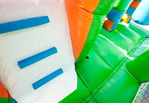 Châteaux gonflables multiplay de football avec un toboggan, des objets amusants sur la surface de saut et des objets 3D saisissants pour les enfants. Commandez des toboggan châteaux gonflables en ligne chez JB Gonflables France