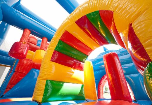 Châteaux gonflables multiplay de requin avec toboggan, piliers sur la surface de saut et objet 3D saisissant pour les enfants. Commandez des toboggan châteaux gonflables en ligne chez JB Gonflables France