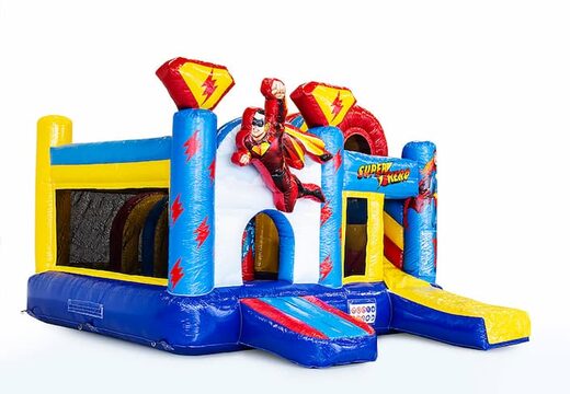 Châteaux gonflables multiplay de taille moyenne sur le thème des super-héros pour les enfants. Commandez des toboggan châteaux gonflables en ligne chez JB Gonflables France