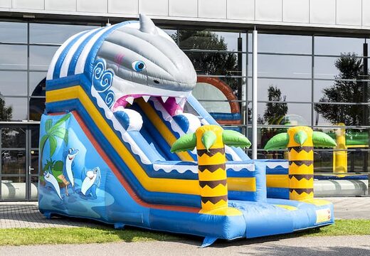 Commandez un toboggan gonflable sur le thème des requins pour les enfants. Achetez des toboggans gonflables maintenant en ligne chez JB Gonflables France