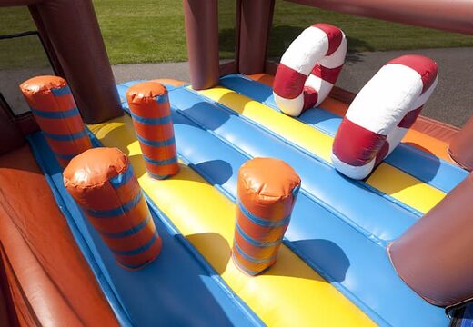 Impressionnant toboggan gonflable sur le thème des requins avec une pataugeoire pour les enfants. Achetez des toboggans gonflables maintenant en ligne chez JB Gonflables France