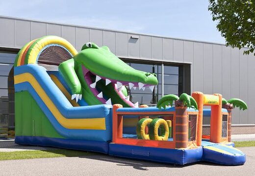 Achetez un toboggan gonflable multifonctionnel unique sur le thème du crocodile avec une pataugeoire, un objet 3D impressionnant, des couleurs fraîches et l'obstacle 3D pour les enfants. Commandez des toboggans gonflables maintenant en ligne chez JB Gonflables France