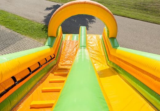 Achetez un toboggan gonflable spectaculaire sur le thème de la jungle avec des imprimés amusants pour les enfants. Commandez des toboggans gonflables maintenant en ligne chez JB Gonflables France