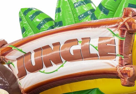 Transat gonflable sur le thème de la jungle avec toboggan avec un grand singe gorille dessus pour les enfants