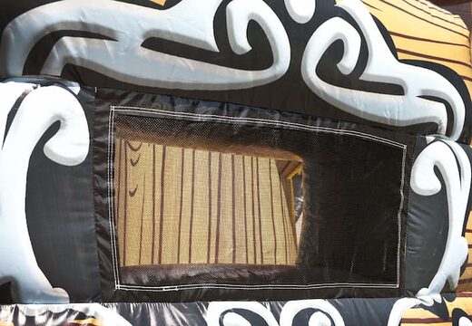 Toboggan de bateau pirate gonflable dans une forme frappante avec des objets 3D sympas et des impressions en couleur pour les enfants. Achetez des toboggans gonflables maintenant en ligne chez JB Gonflables France