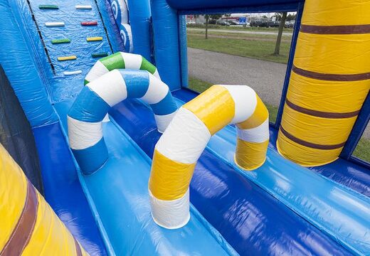 Commandez un parcours d'obstacles gonflable unique de 17 mètres de large sur le thème du surf pour les enfants. Achetez des parcours d'obstacles gonflables en ligne maintenant chez JB Gonflables France