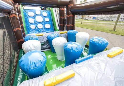 Achetez un parcours d'obstacles gonflables sur le thème de l'hiver avec 7 éléments de jeu et des objets colorés pour les enfants. Commandez des parcours d'obstacles gonflables maintenant en ligne chez JB Gonflables France