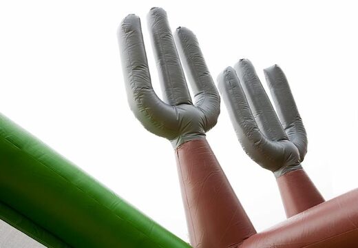 Parcours d'obstacles unique de 17 mètres de large sur le thème de la ferme avec 7 éléments de jeu et des objets colorés pour les enfants. Achetez des parcours d'obstacles gonflables en ligne maintenant chez JB Gonflables France