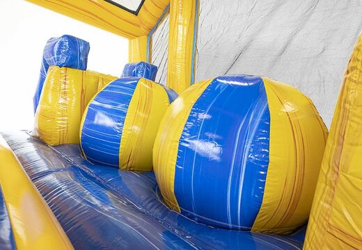 Commandez un parcours d'obstacles modulaire de 19 mètres de long sur le thème du marbre avec des objets 3D appropriés pour les enfants. Achetez des parcours d'obstacles gonflables en ligne maintenant chez JB Gonflables France