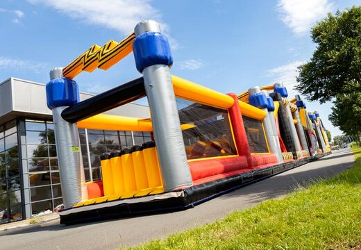 Commandez le cours d'assaut Mega High Voltage Adventure Run