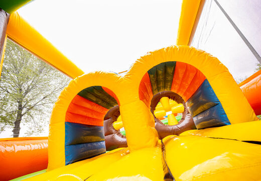 Méga parcours d'obstacles sur le thème de la jungle en vente chez JB Inflatables