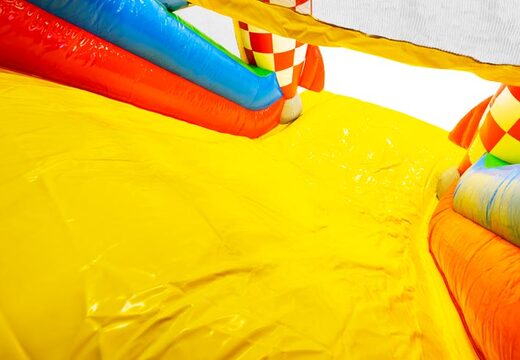 Commandez un parcours d'obstacles gonflable de 13m dans le thème Comic pour les enfants. Achetez des parcours d'obstacles gonflables maintenant en ligne chez JB Gonflables France