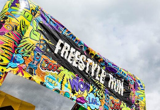 Détails château gonflable avec détails graffitis