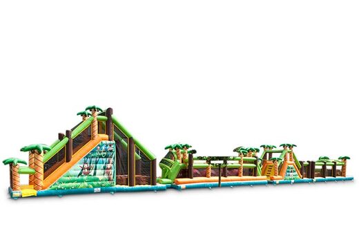 Grand château gonflable avec parcours d'obstacles sur le thème de la jungle