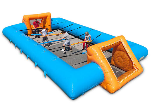 Commandez un baby-foot gonflable bleu orange avec un système d'embarquement coulissant unique pour les enfants. Achetez un baby-foot gonflable maintenant en ligne chez JB Inflatables Pays-Bas