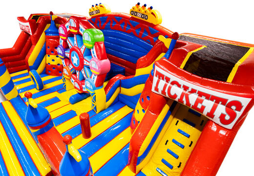 Intérieur de Slideworld sur le thème des montagnes russes