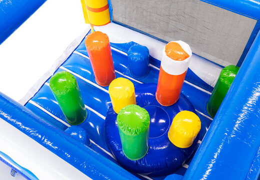 Piliers dans le parcours d'obstacles modulaire surf chez JB