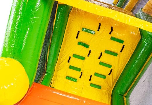 Mur d'escalade du module parcours du combattant Base Jump