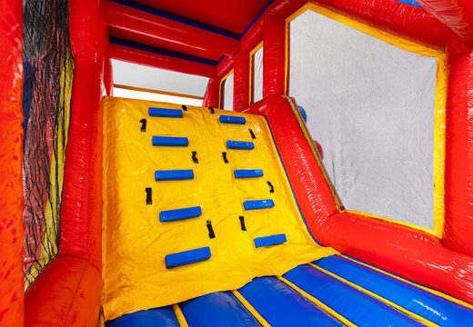 Mur d'escalade dans l'extension de parcours d'obstacles à construire soi-même Base Jump