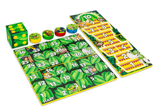 Ensemble de jeux coloré à l'arrière du Softplay sur le thème Jungle Dino