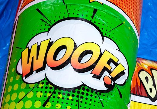 Château gonflable A-frame Super Comic à thème bande dessinée, idéal pour les événements et les fêtes