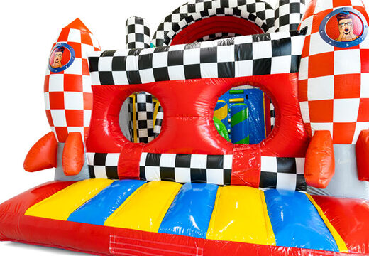 Parcours d'obstacles à thème Comic pour une expérience inoubliable